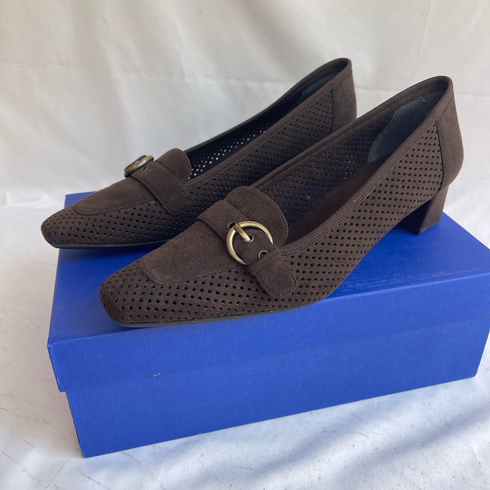 Stuart Weitzman Fairfield Sz 8.5 M Brown Suede Perforated Heels 403486